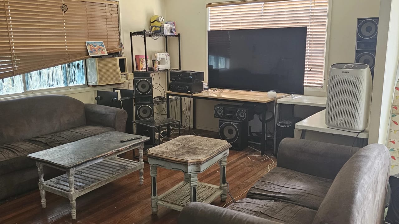 Furnished room in a share house