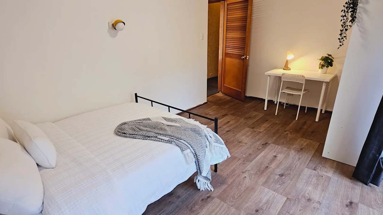 Furnished room in a flatshare