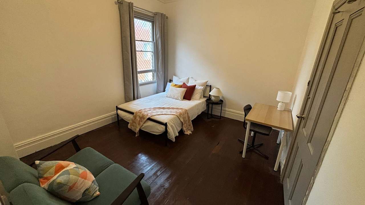 Room in a share house