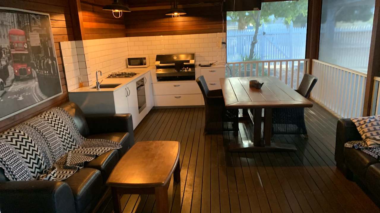 Whole property with 1 room for rent