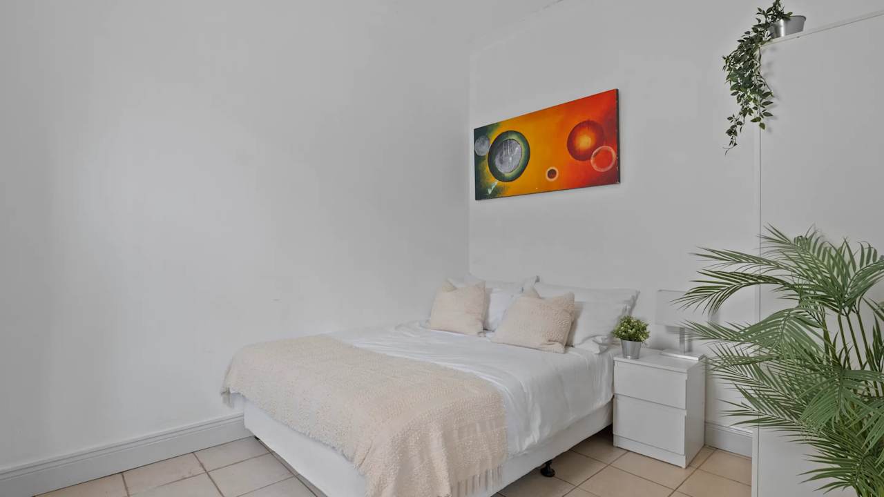 Furnished room in a flatshare