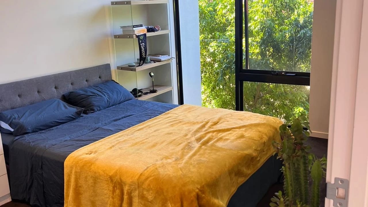 Room in a share house