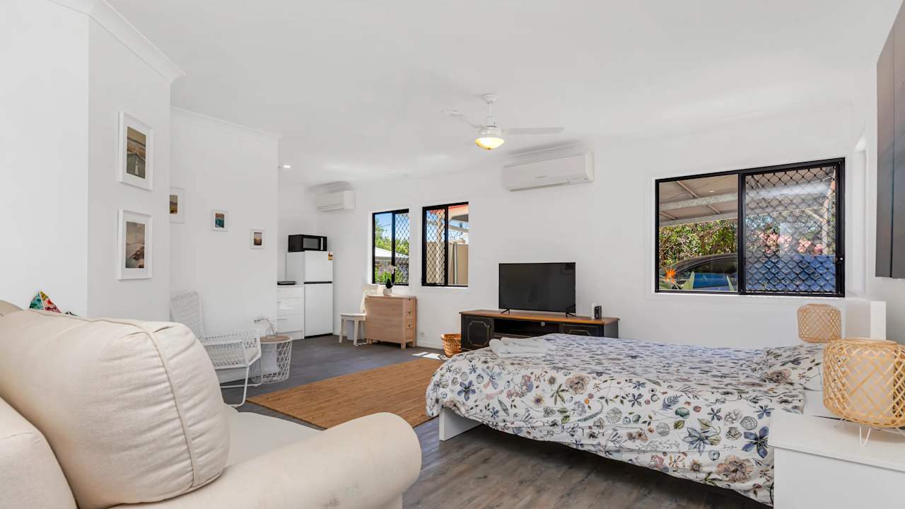 Furnished room studio flat for rent