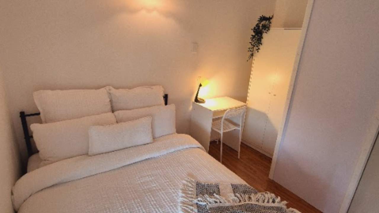 Furnished room in a flatshare