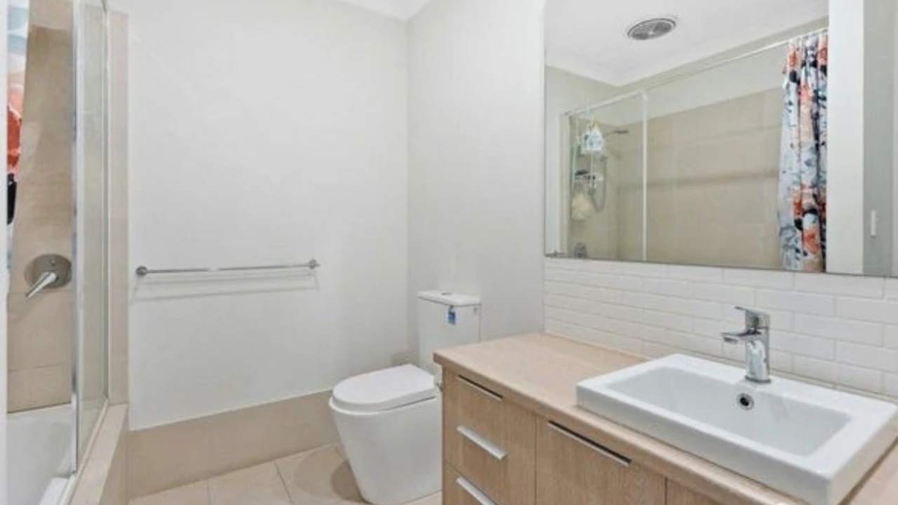 Unfurnished room in a share house