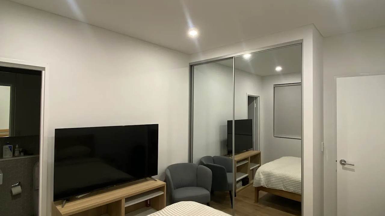 Furnished room with ensuite in a flatshare