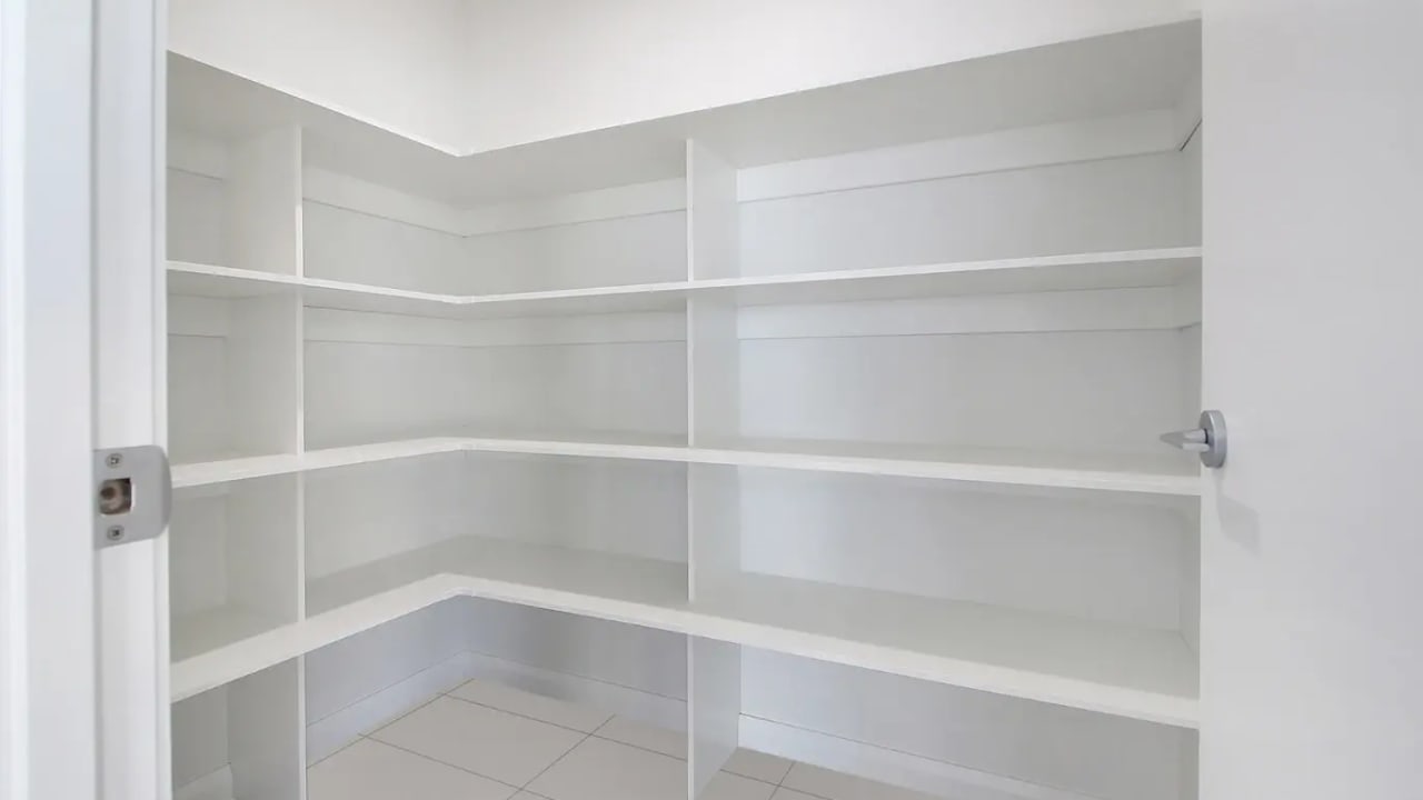 Unfurnished room in a share house
