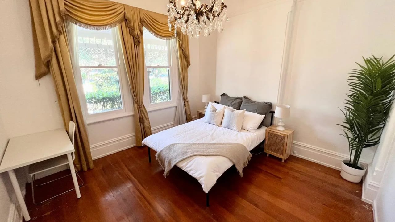 Room in a share house