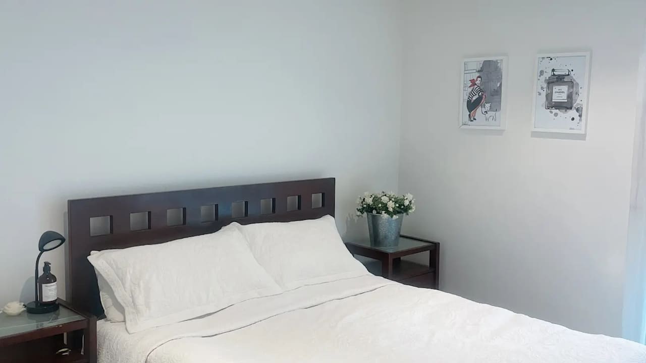 Furnished room in a flatshare