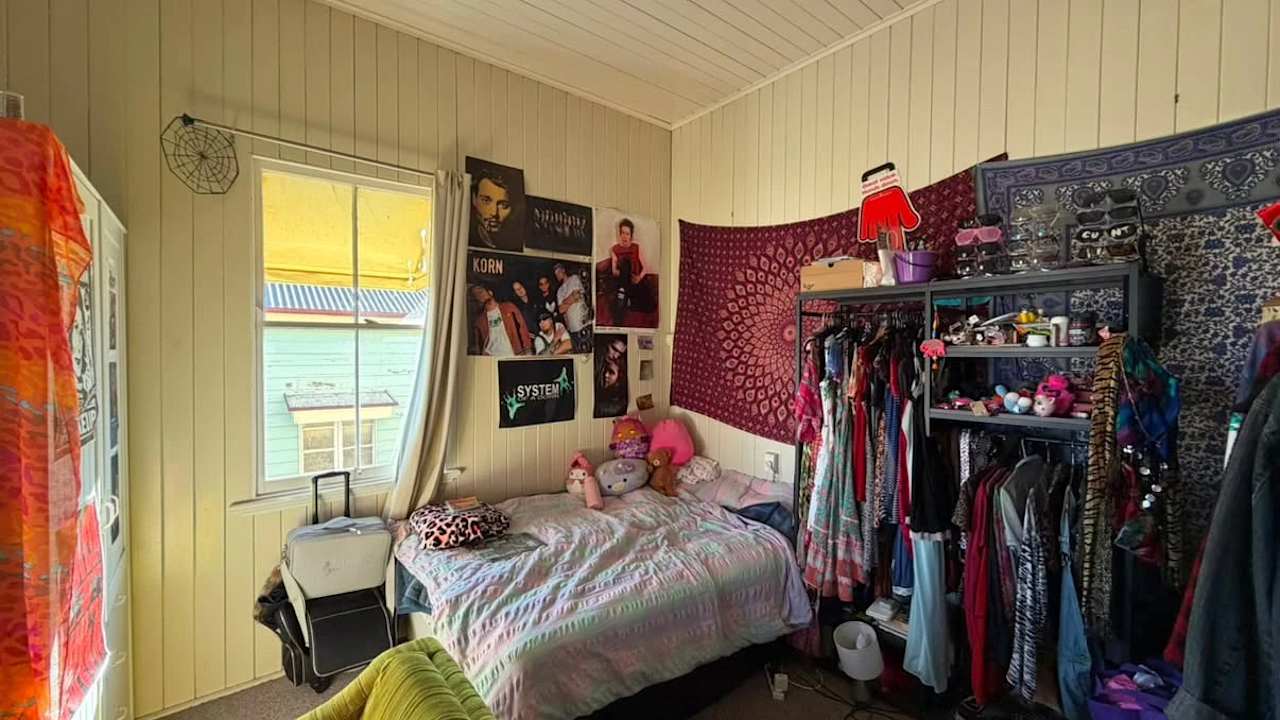 Furnished room in a share house