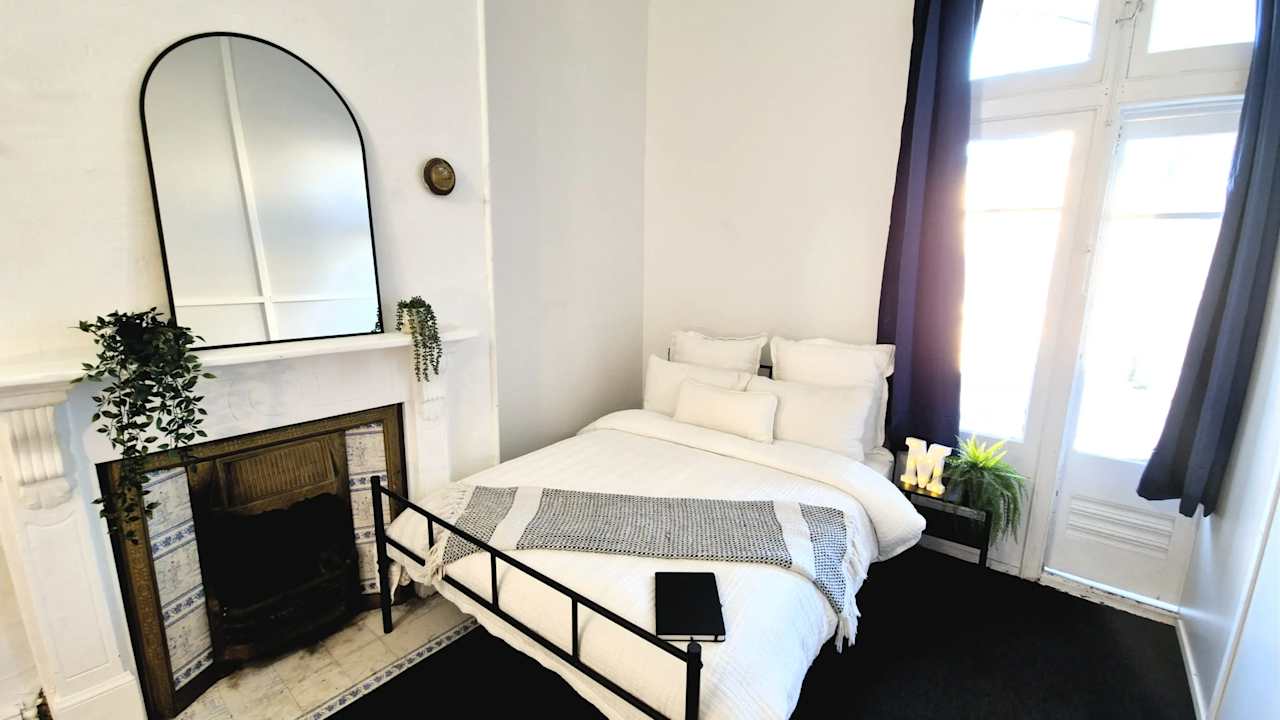 Furnished room in a share house