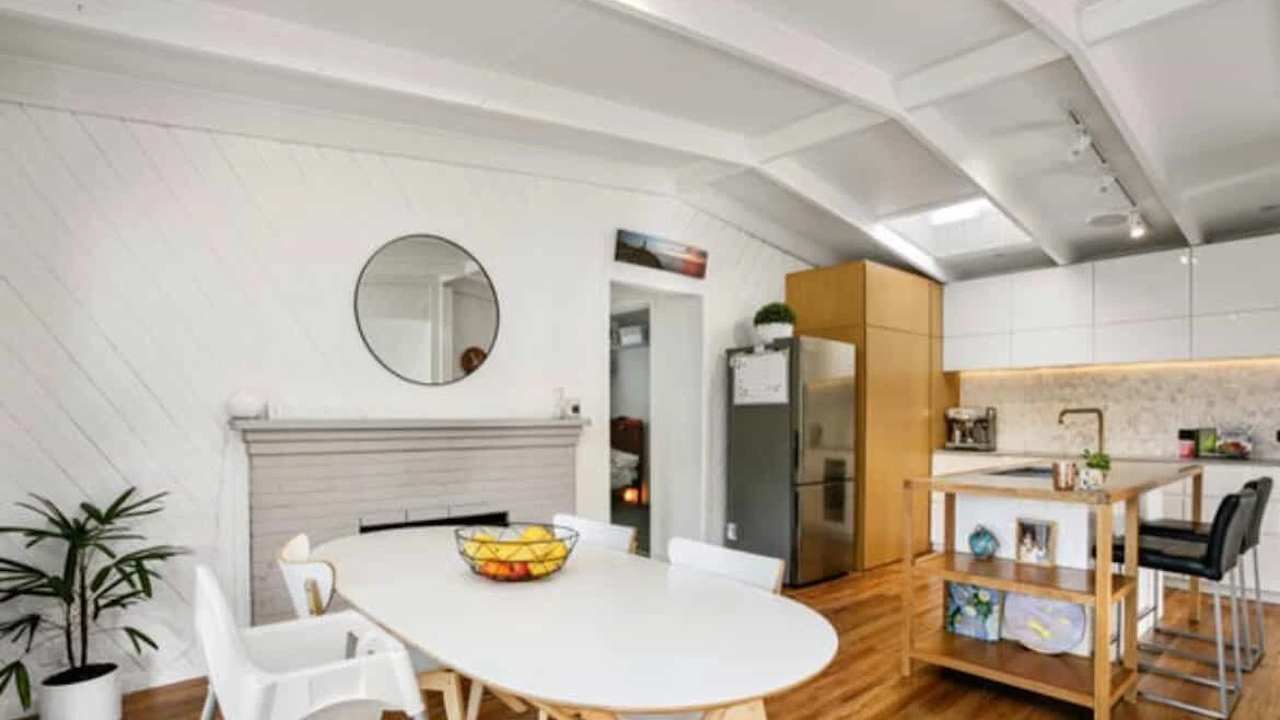 Furnished room in a share house