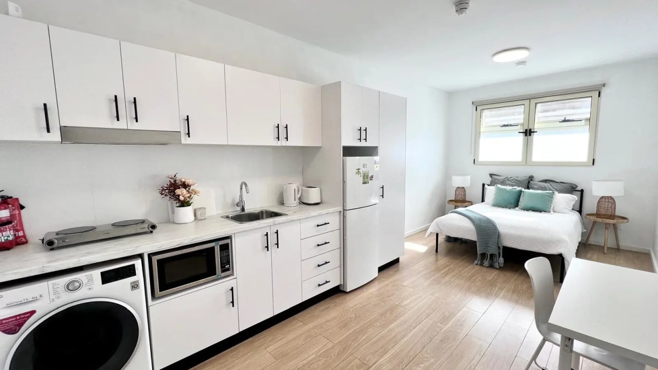 Room studio flat for rent