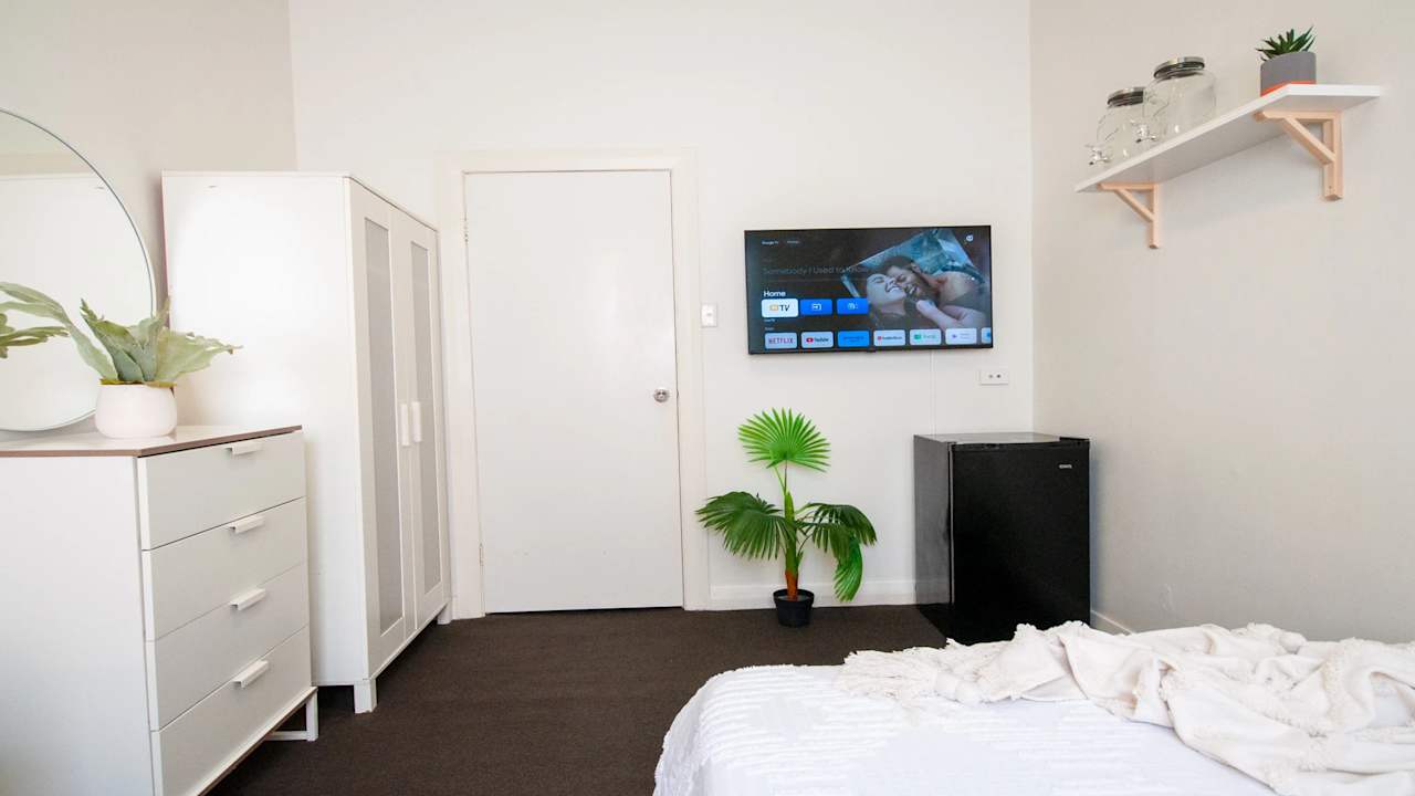 Furnished room in a share house