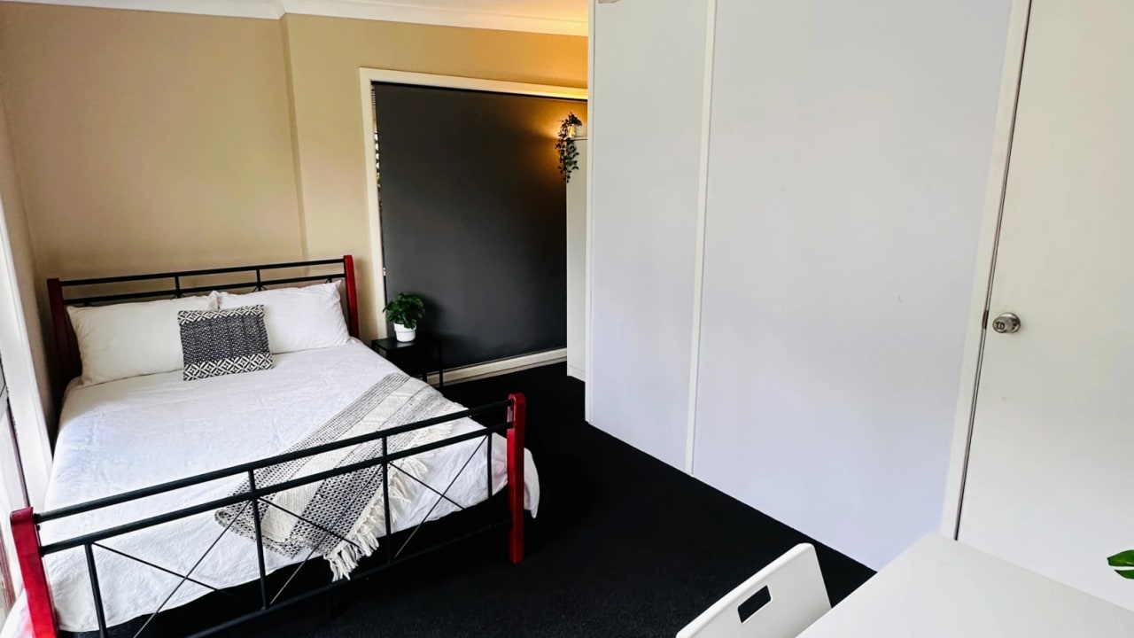 Furnished room in a flatshare