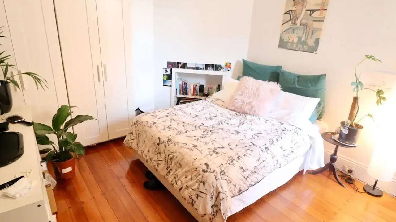 Room in a share house