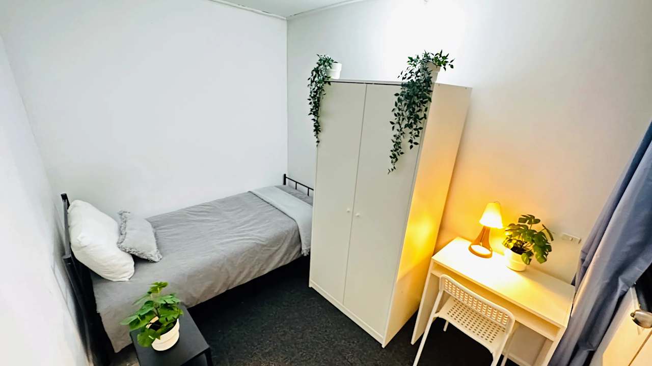 Furnished room in a flatshare