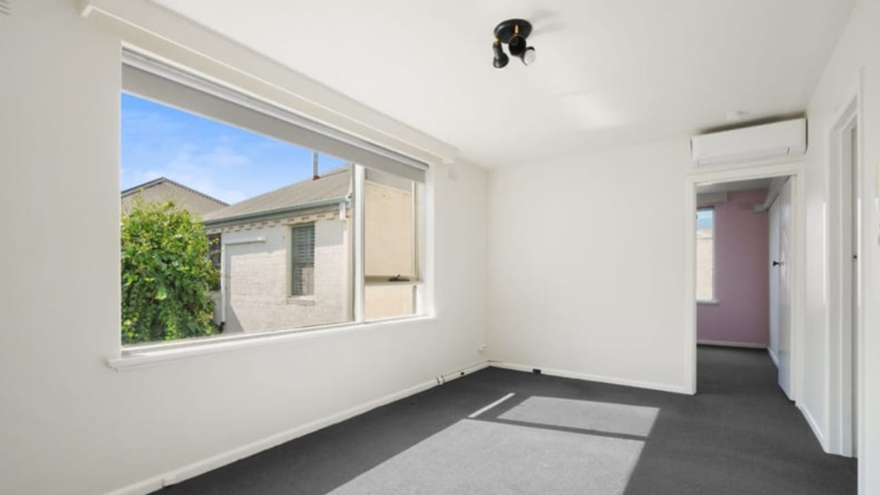 Whole property with 2 rooms for rent
