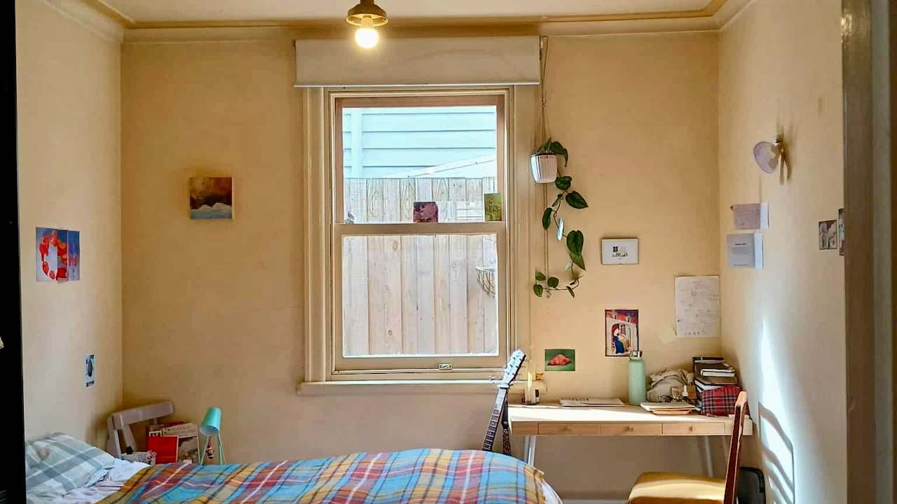 Room in a share house