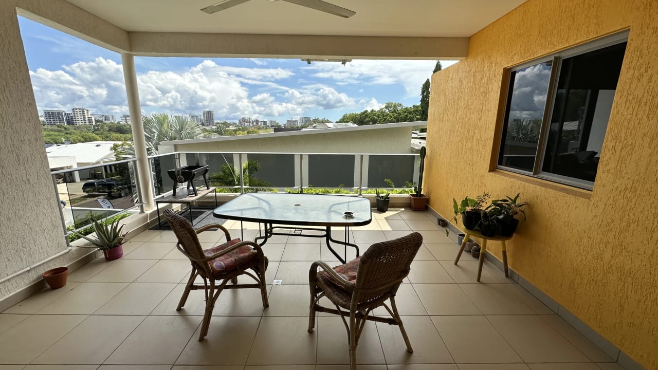 Furnished room in a share house