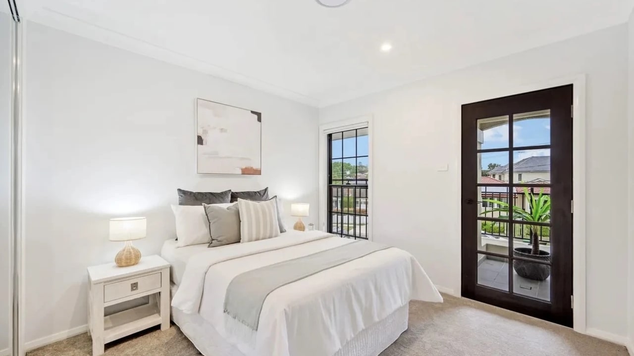 Furnished room in a share house