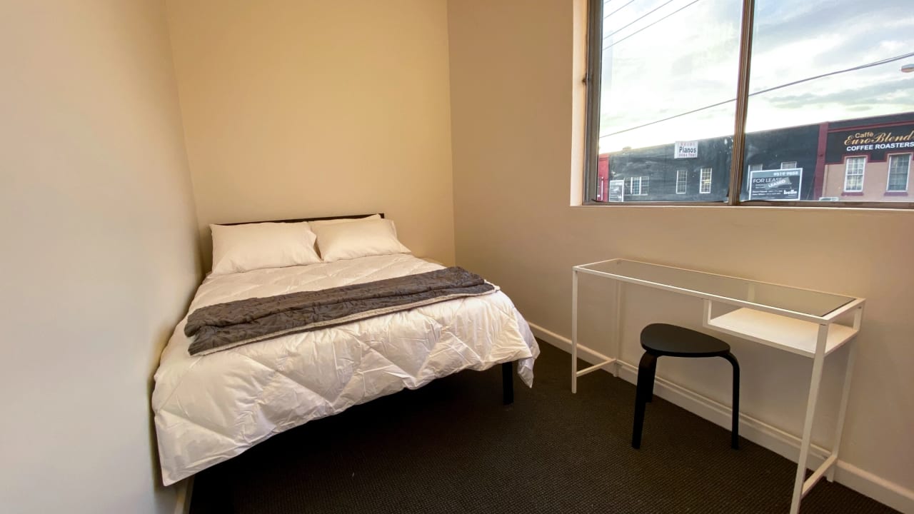 Furnished room in a flatshare