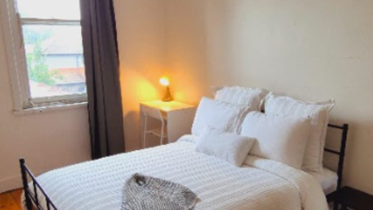 Furnished room in a flatshare