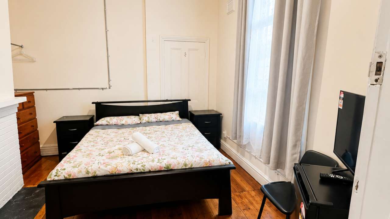 Furnished room in a flatshare