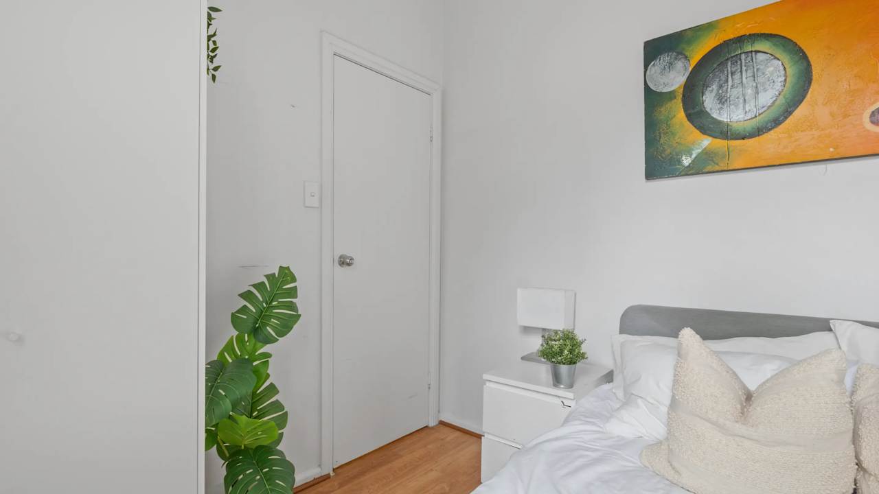 Furnished room in a share house