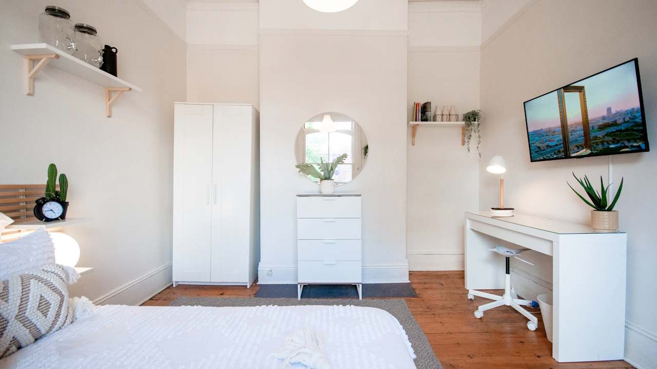 Furnished room in a share house