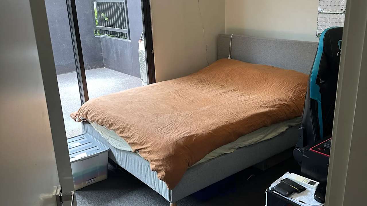 Unfurnished room with own bathroom