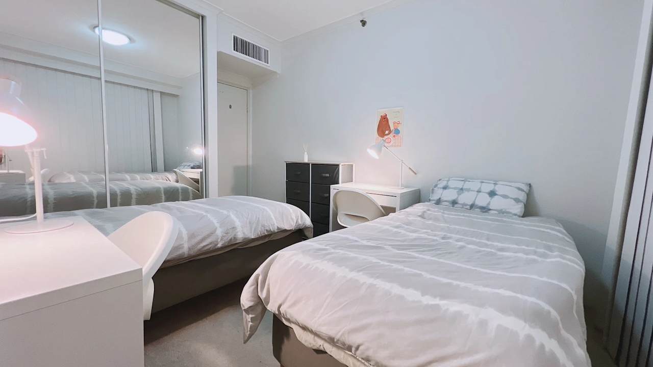 Furnished room in a flatshare