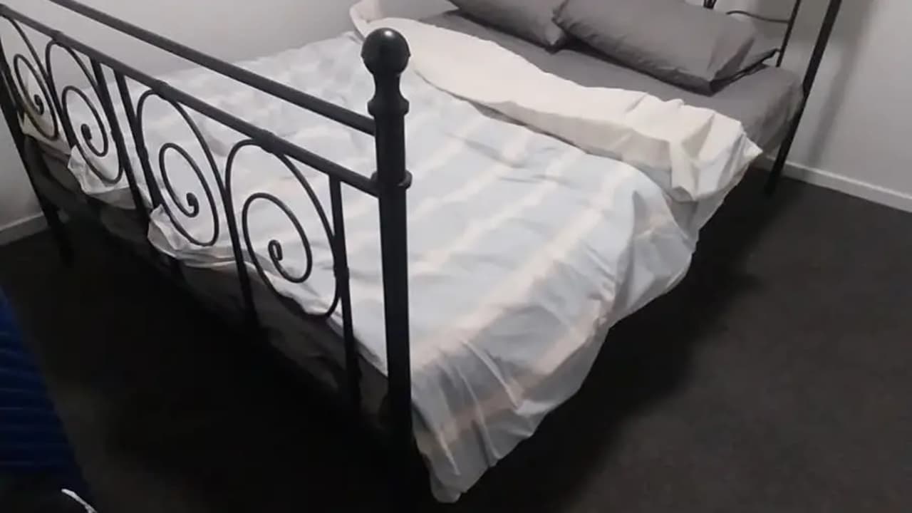 Room in a share house