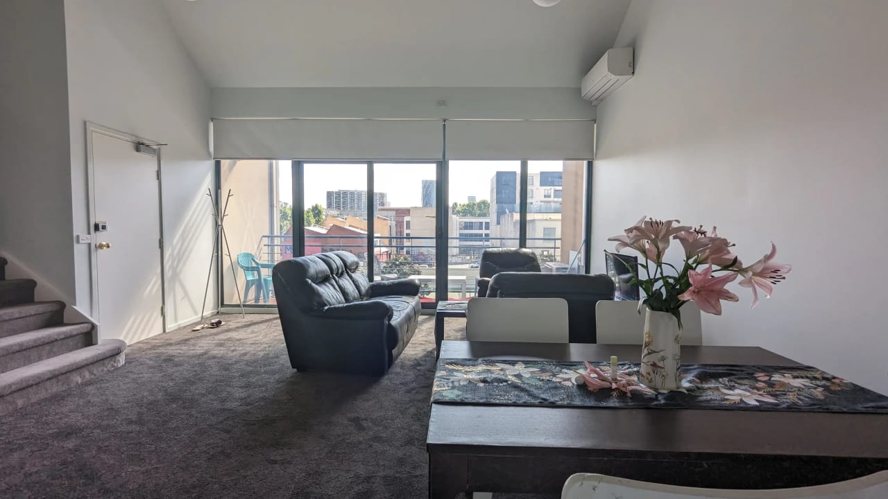 Furnished room in a flatshare
