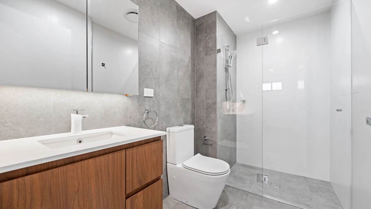 Unfurnished room studio flat for rent