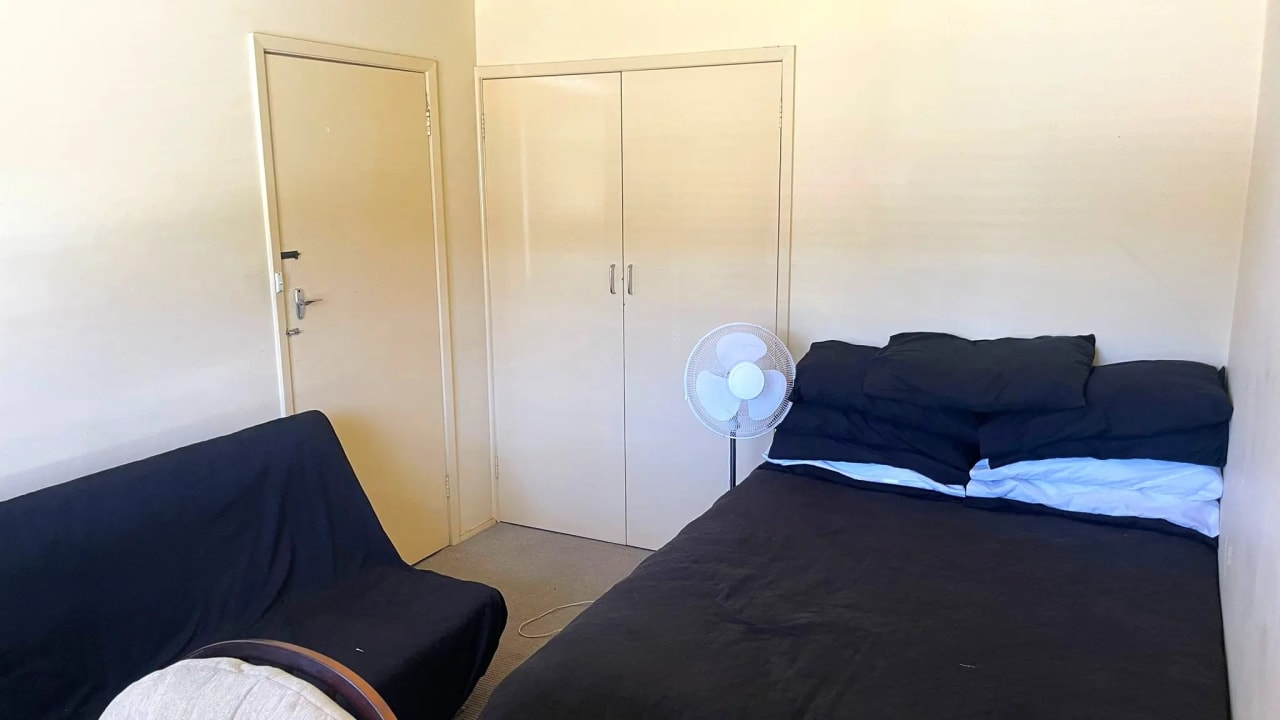 Room in a share house