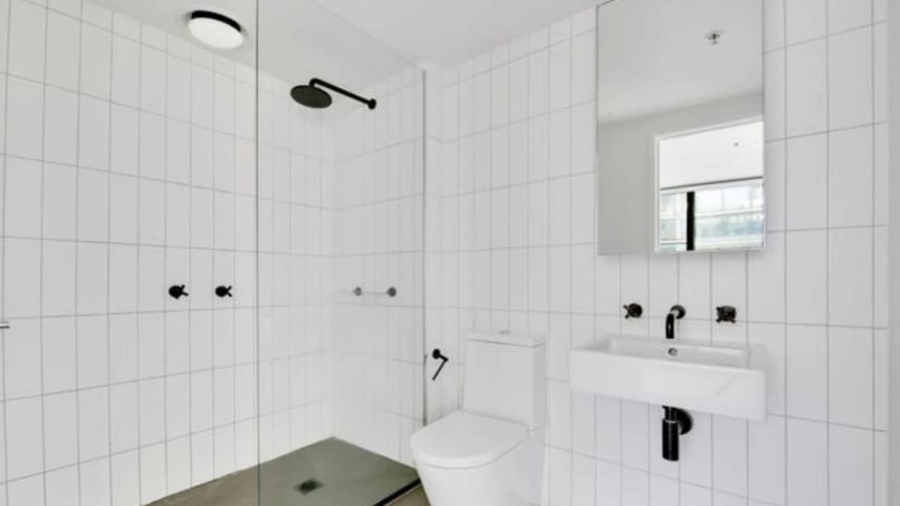 Furnished room with ensuite in a flatshare