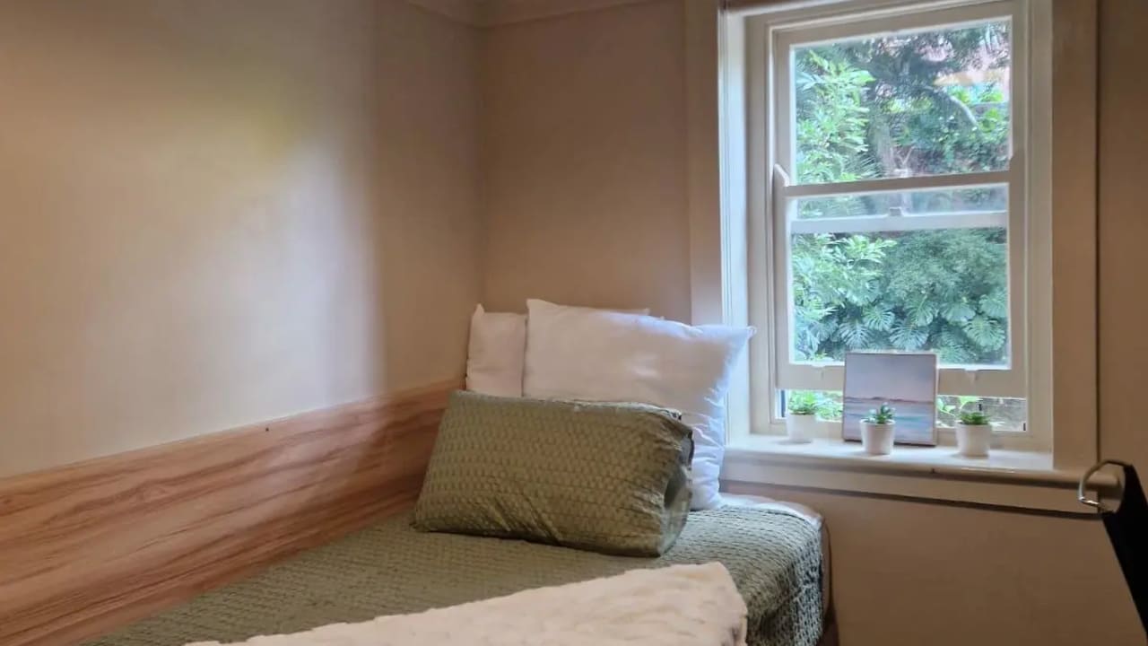 Furnished room in a flatshare