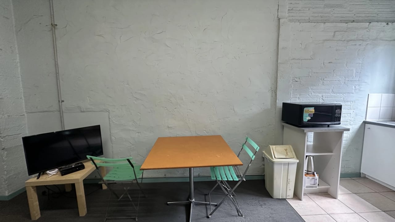 Furnished room in a flatshare