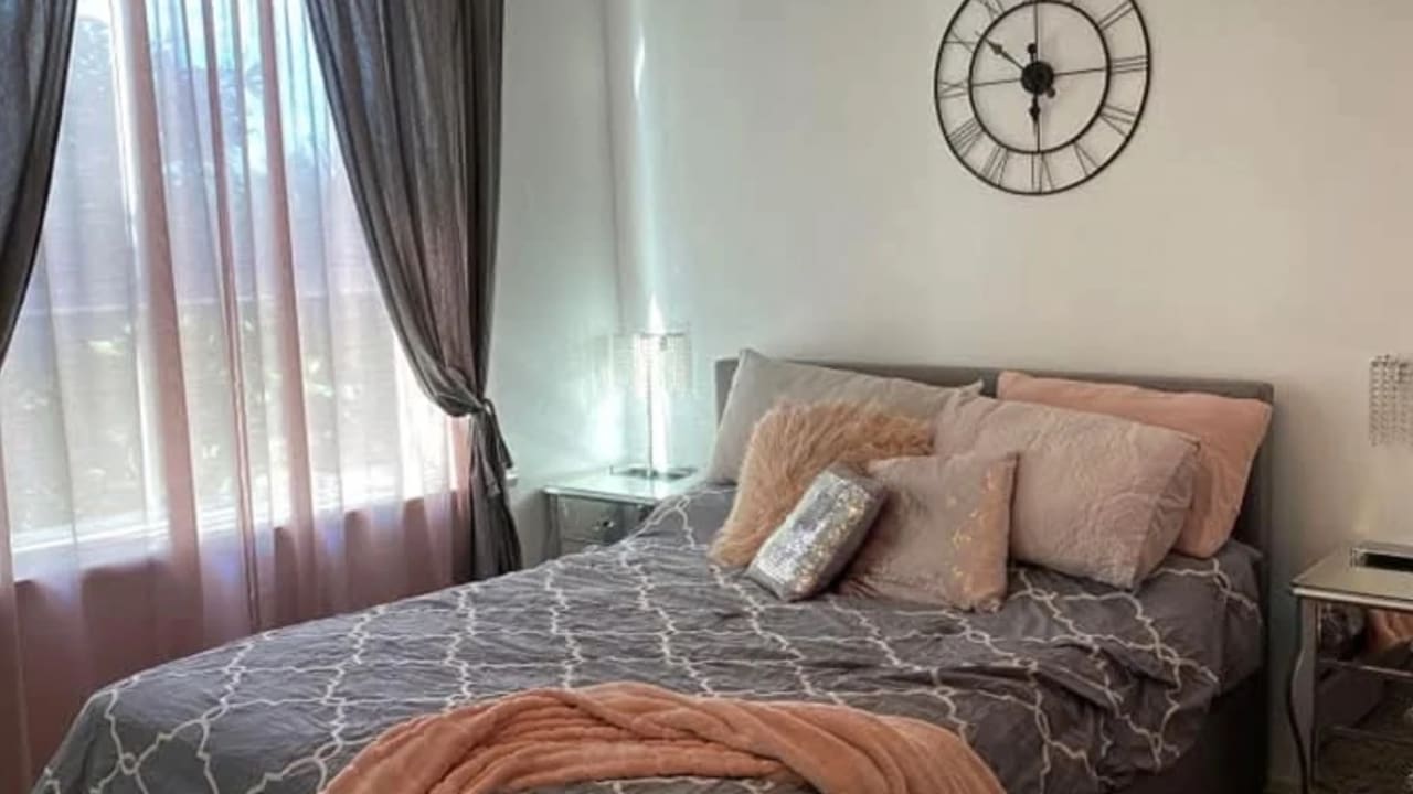 Furnished room in a flatshare
