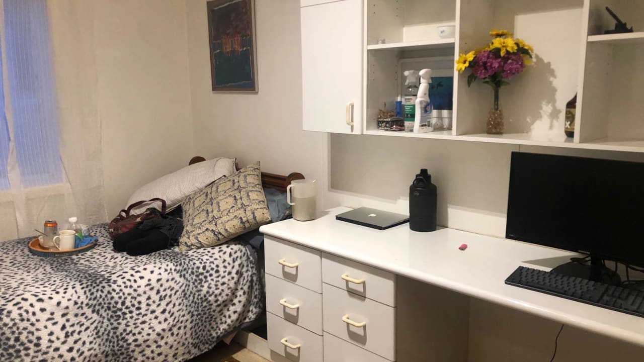 Furnished room in a share house