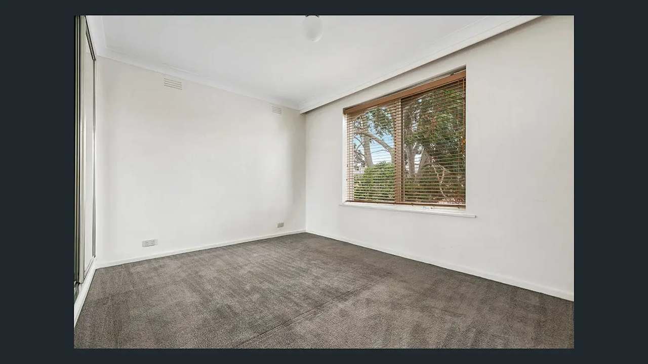 Unfurnished room in a flatshare