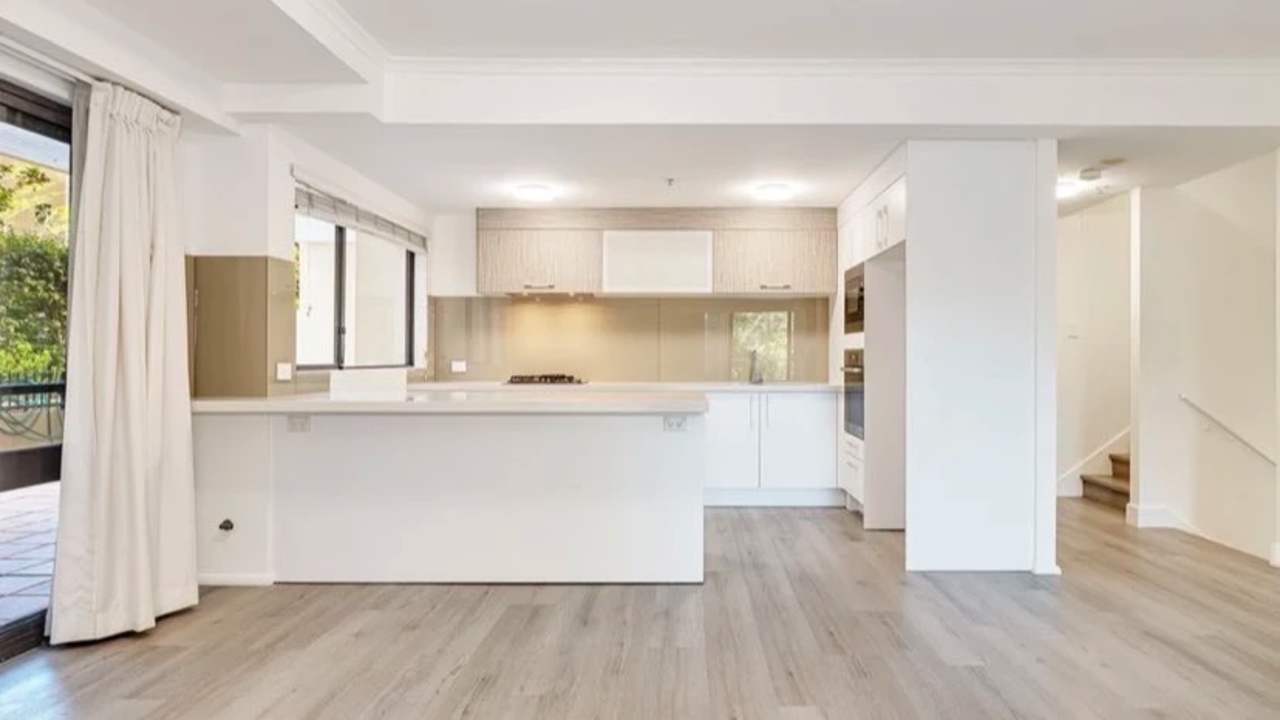 Furnished room with ensuite in a flatshare