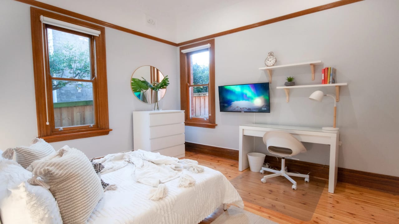 Furnished room in a share house
