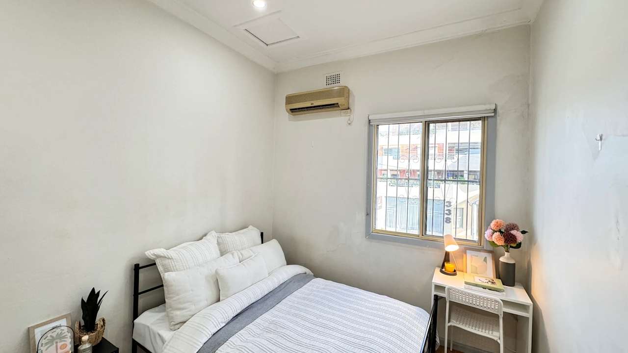 Furnished room in a share house