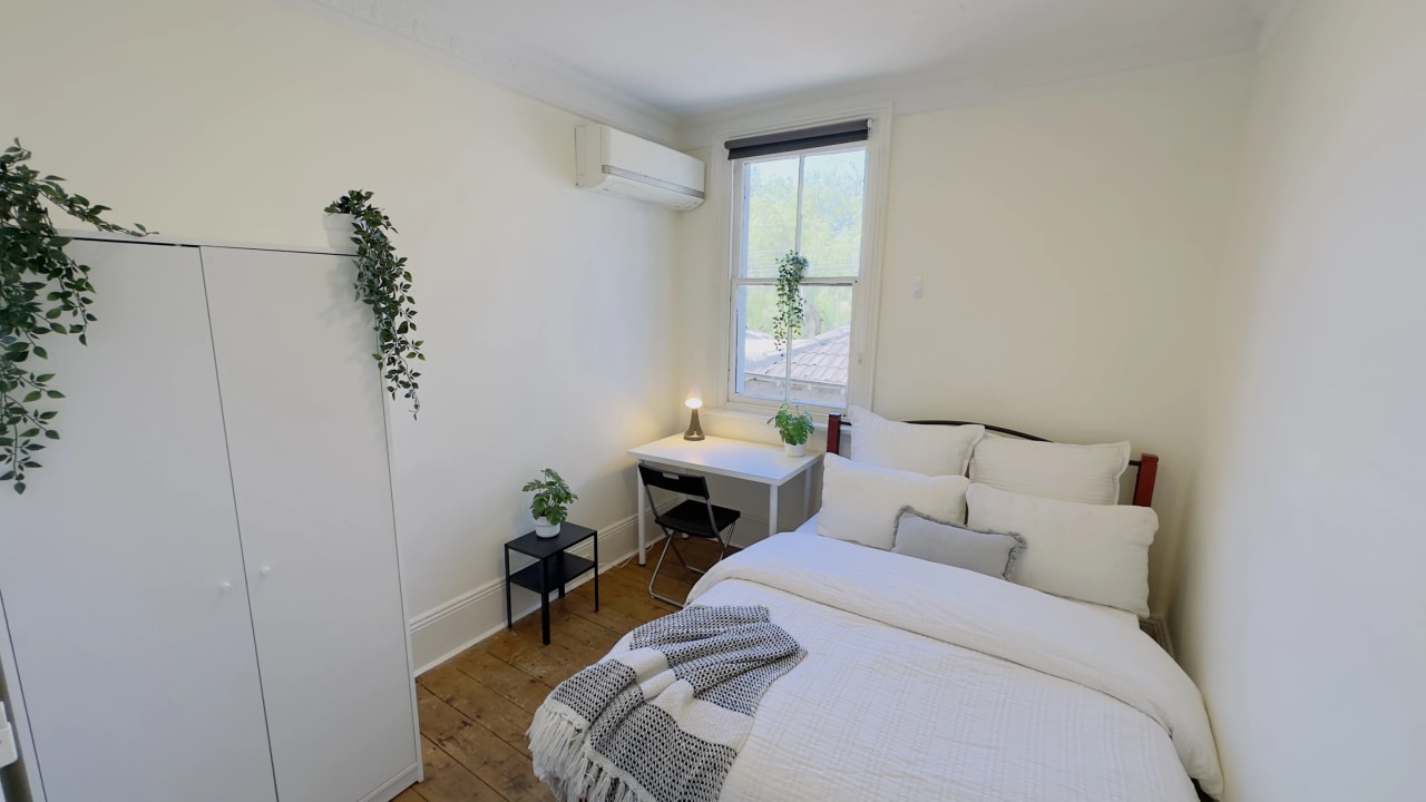Furnished room in a share house