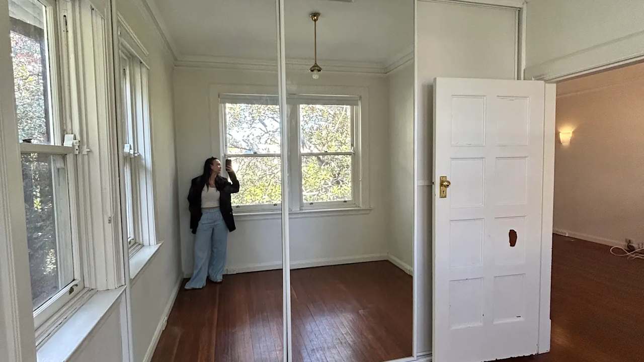Unfurnished room in a flatshare