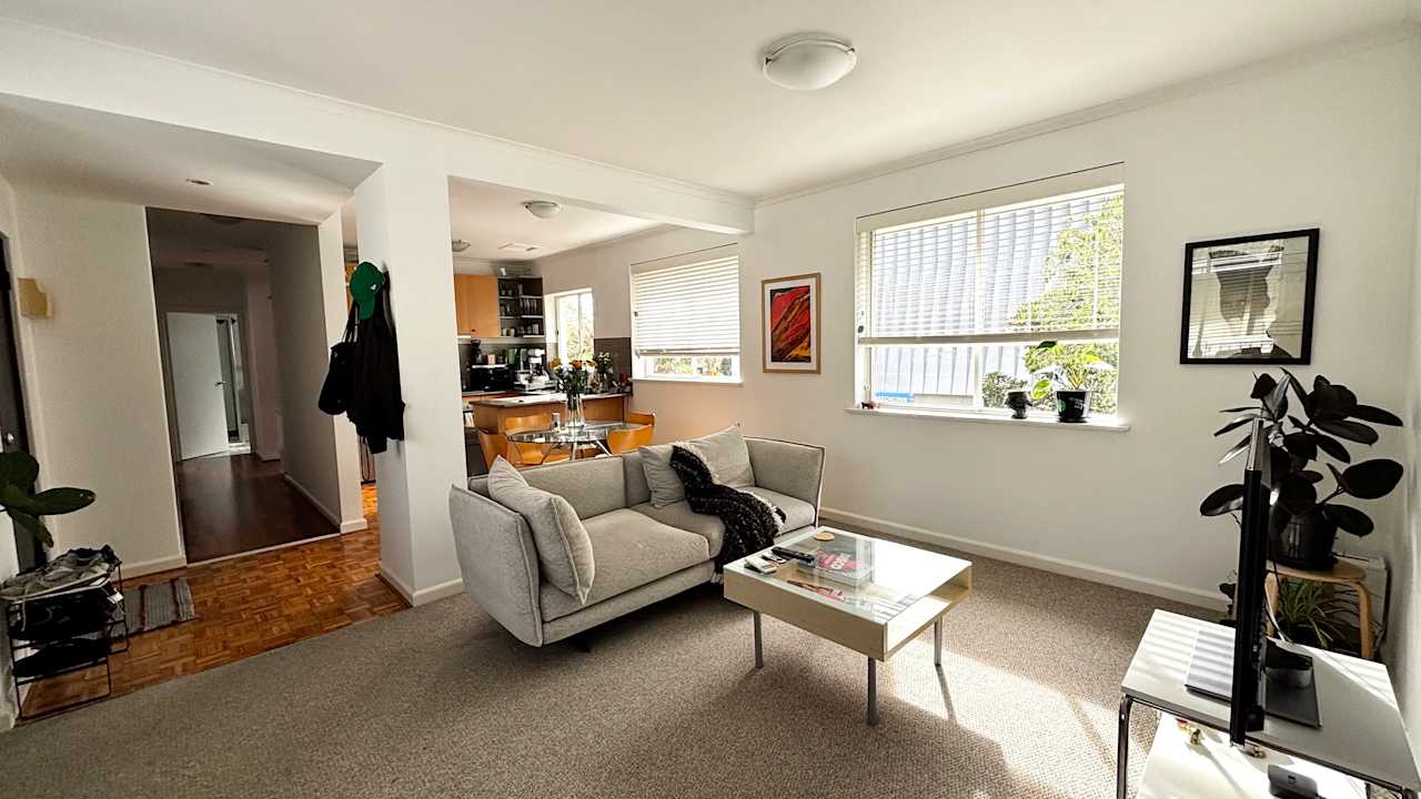 Furnished room in a flatshare