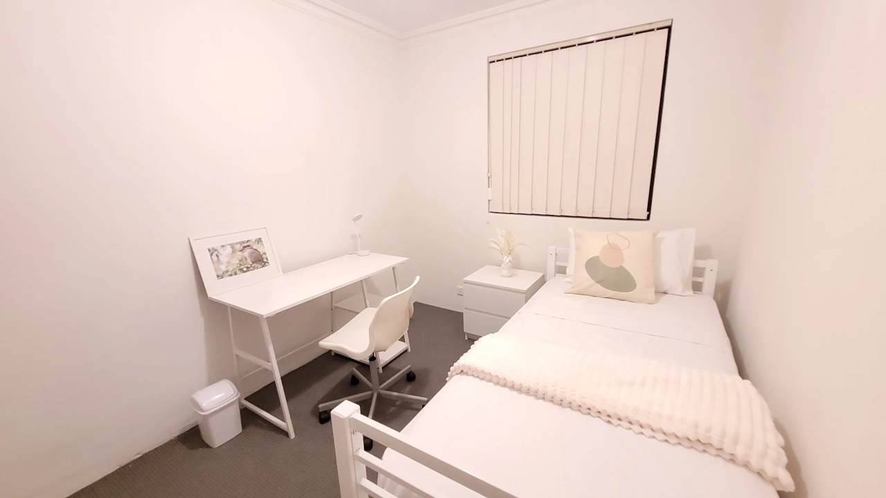 Furnished room in a share house