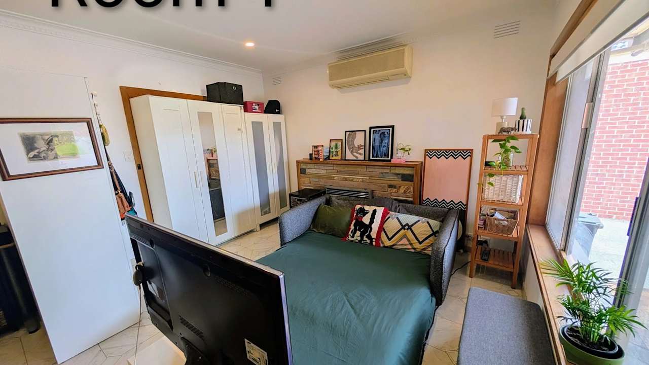 Room in a share house